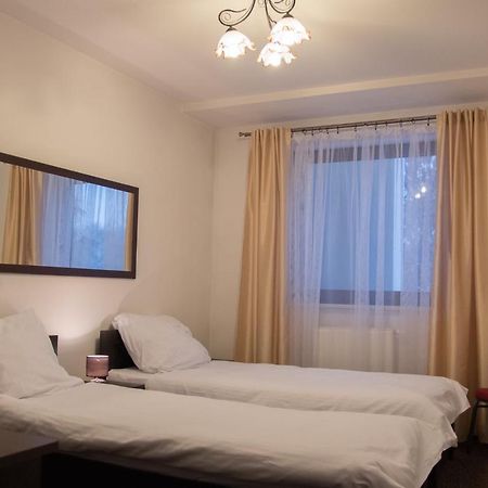Hotel Hensch Lodź Bagian luar foto