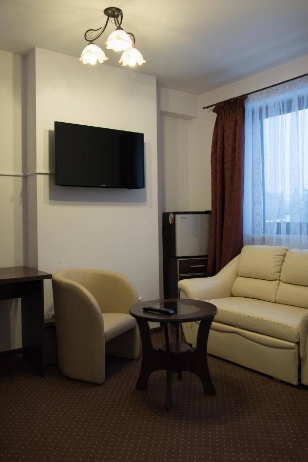 Hotel Hensch Lodź Bagian luar foto