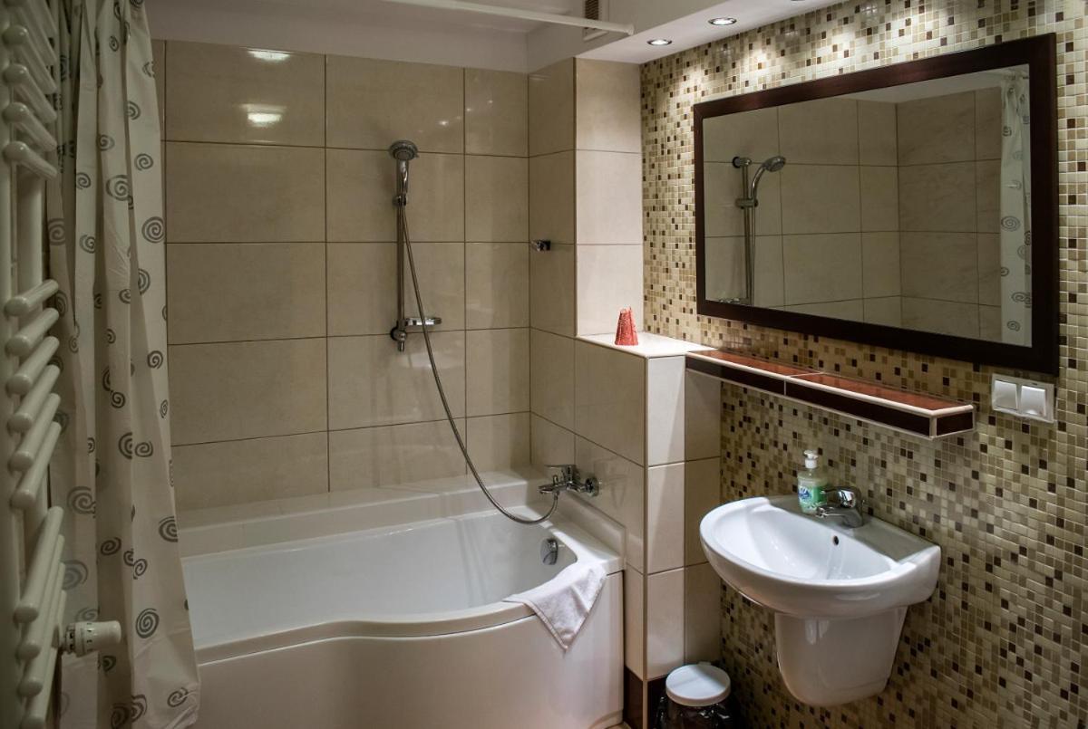Hotel Hensch Lodź Bagian luar foto